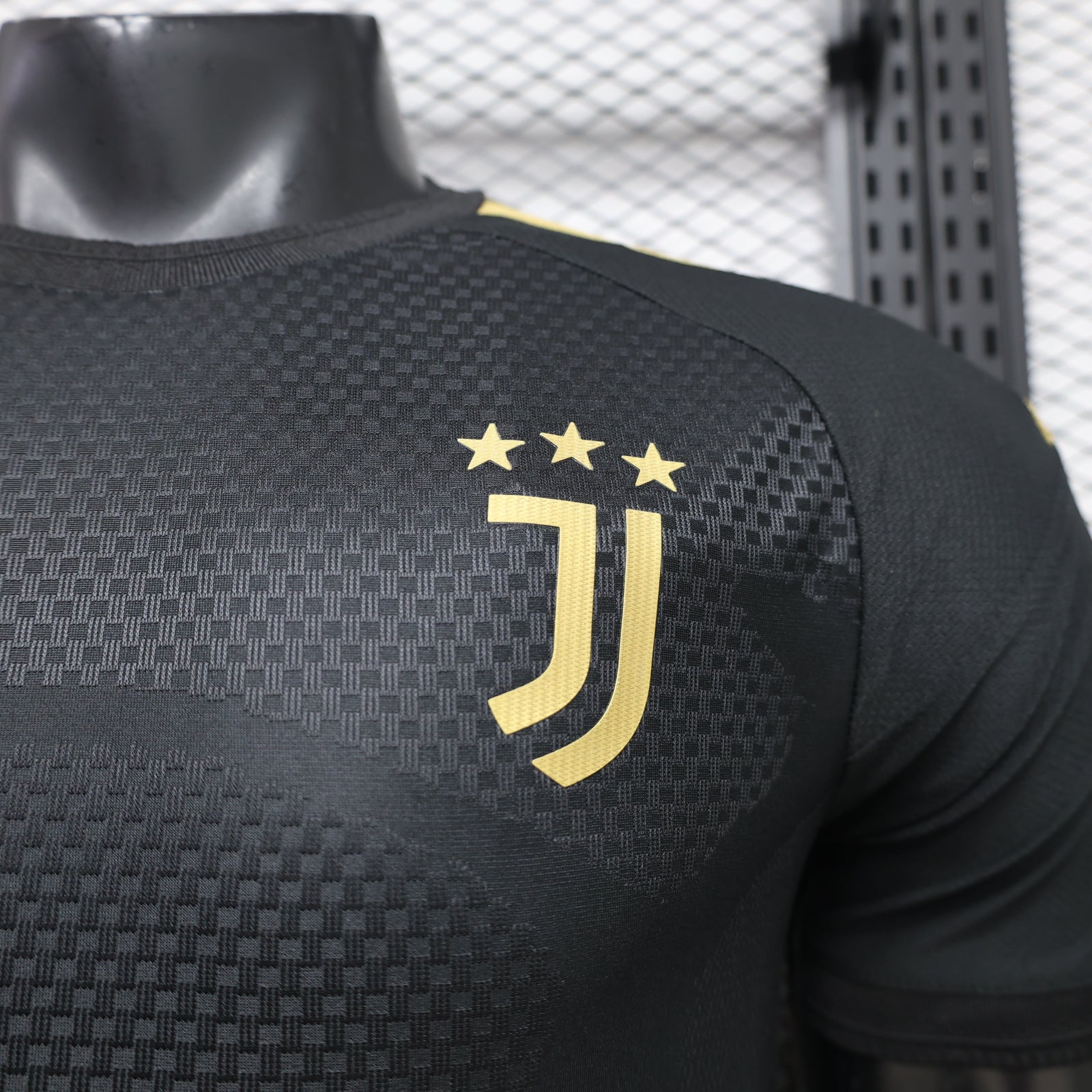 Camiseta Juventus Visitante 2023/2024 - Edición Especial Negrita / Dorada