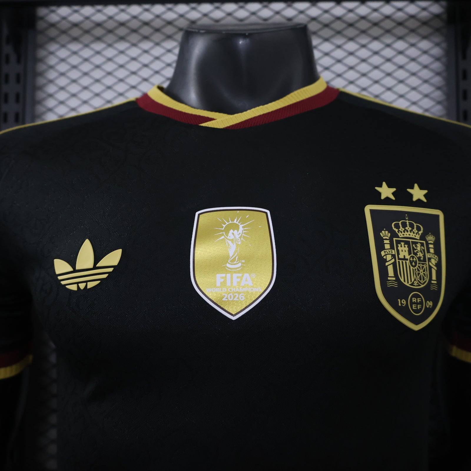 Presume de la segunda equipación / camiseta retro de la Selección Española de Adidas