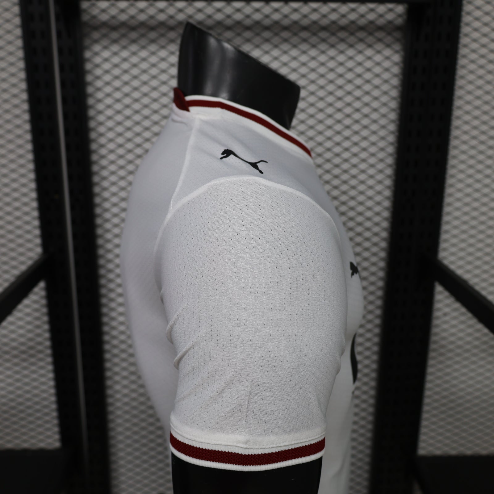 Valencia CF de la temporada 2024/2025 firmada por Puma