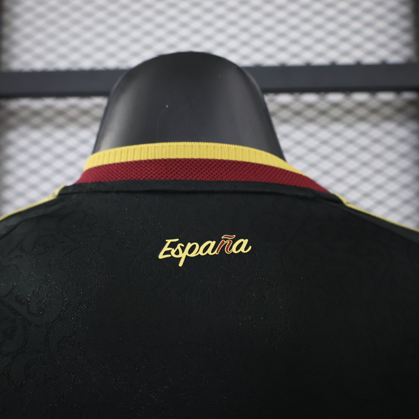 Presume de la segunda equipación / camiseta retro de la Selección Española de Adidas