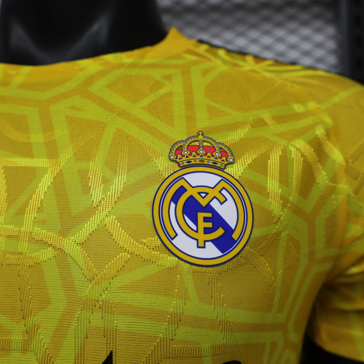 Real Madrid - Segunda Equipación (Temporada 2023/2024) / Estilo Deportivo y Casual