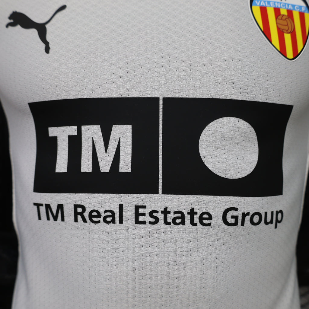 Valencia CF de la temporada 2024/2025 firmada por Puma