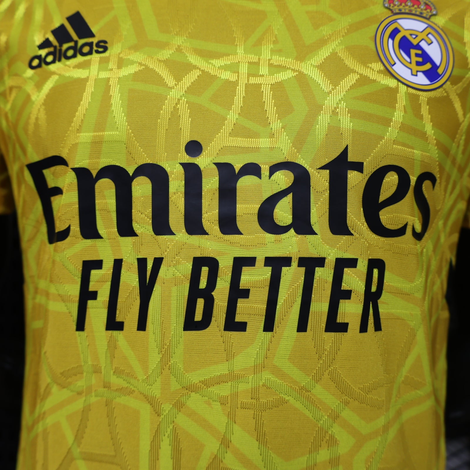 Real Madrid - Segunda Equipación (Temporada 2023/2024) / Estilo Deportivo y Casual