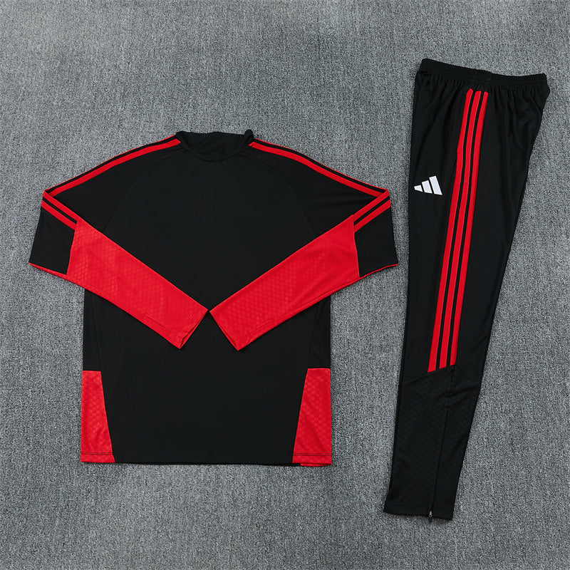 Conjunto AJAX equipación de  entrenamiento. Temporada 23/24