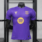 FC Barcelona x Kobe Bryant en color morado y detalles dorados (Temporada actual)