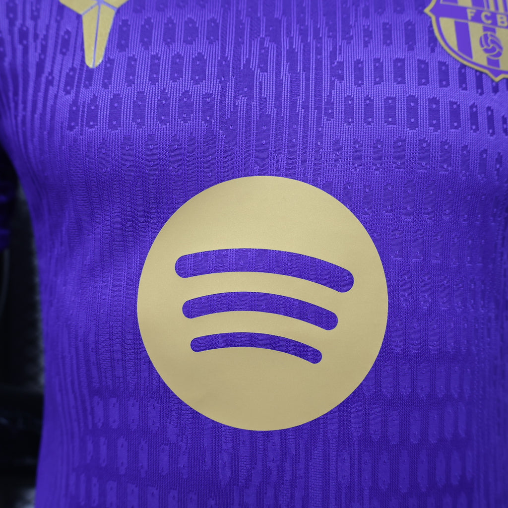 FC Barcelona x Kobe Bryant en color morado y detalles dorados (Temporada actual)