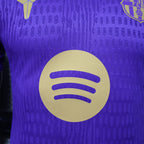 FC Barcelona x Kobe Bryant en color morado y detalles dorados (Temporada actual)