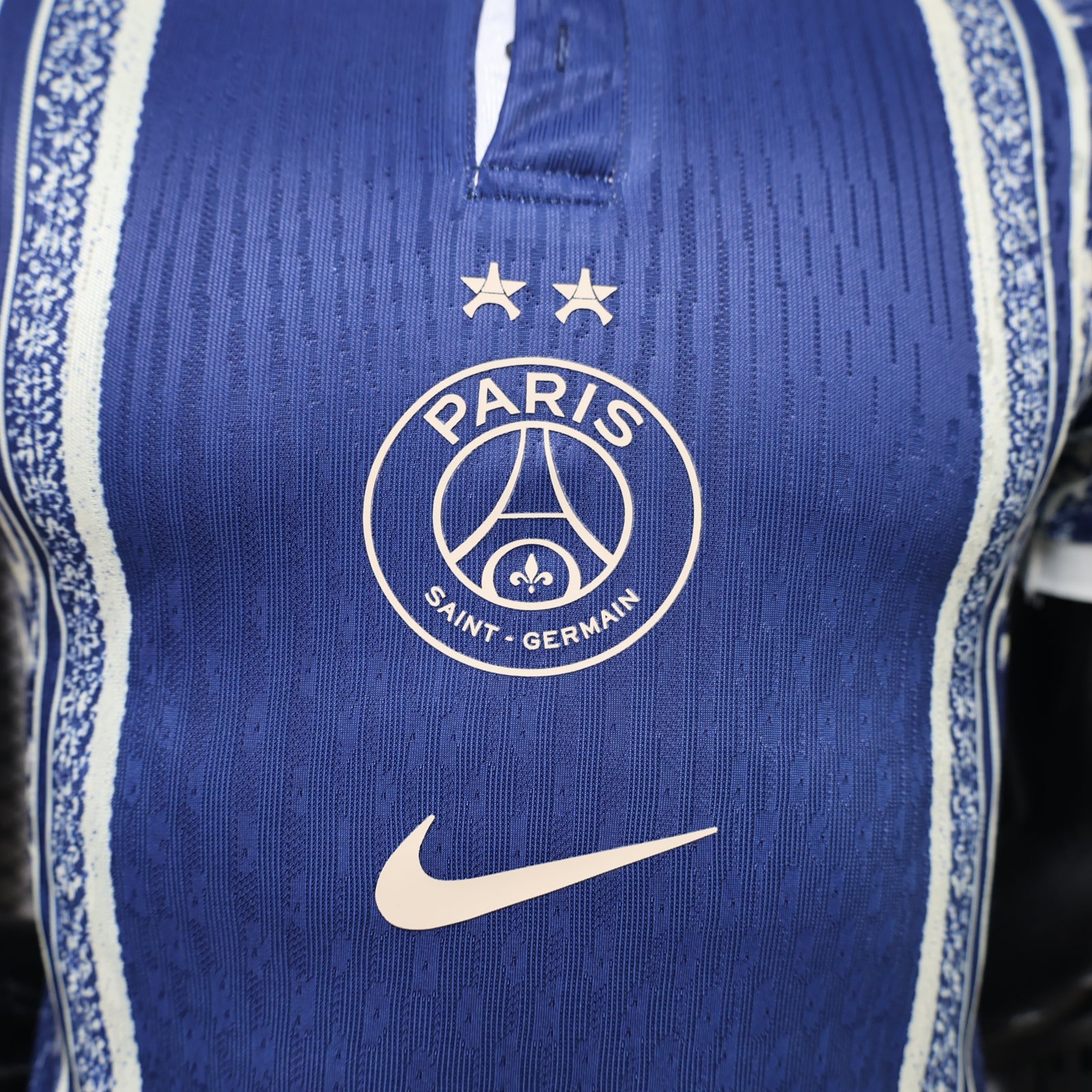 Paris Saint-Germain (PSG) - Camiseta Edición Especial / Estilo Coleccionista y Casual