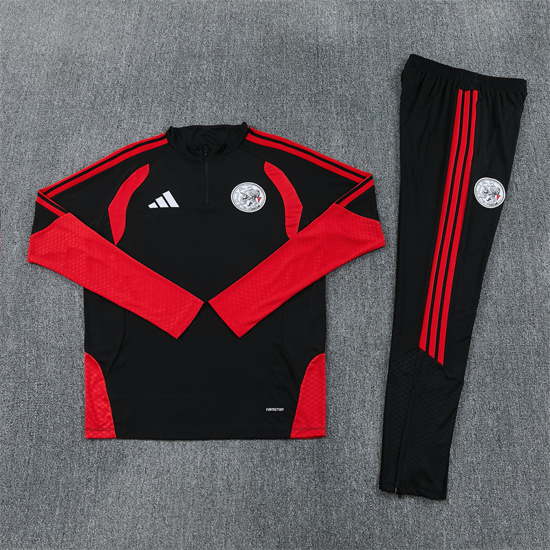 Conjunto AJAX equipación de  entrenamiento. Temporada 23/24