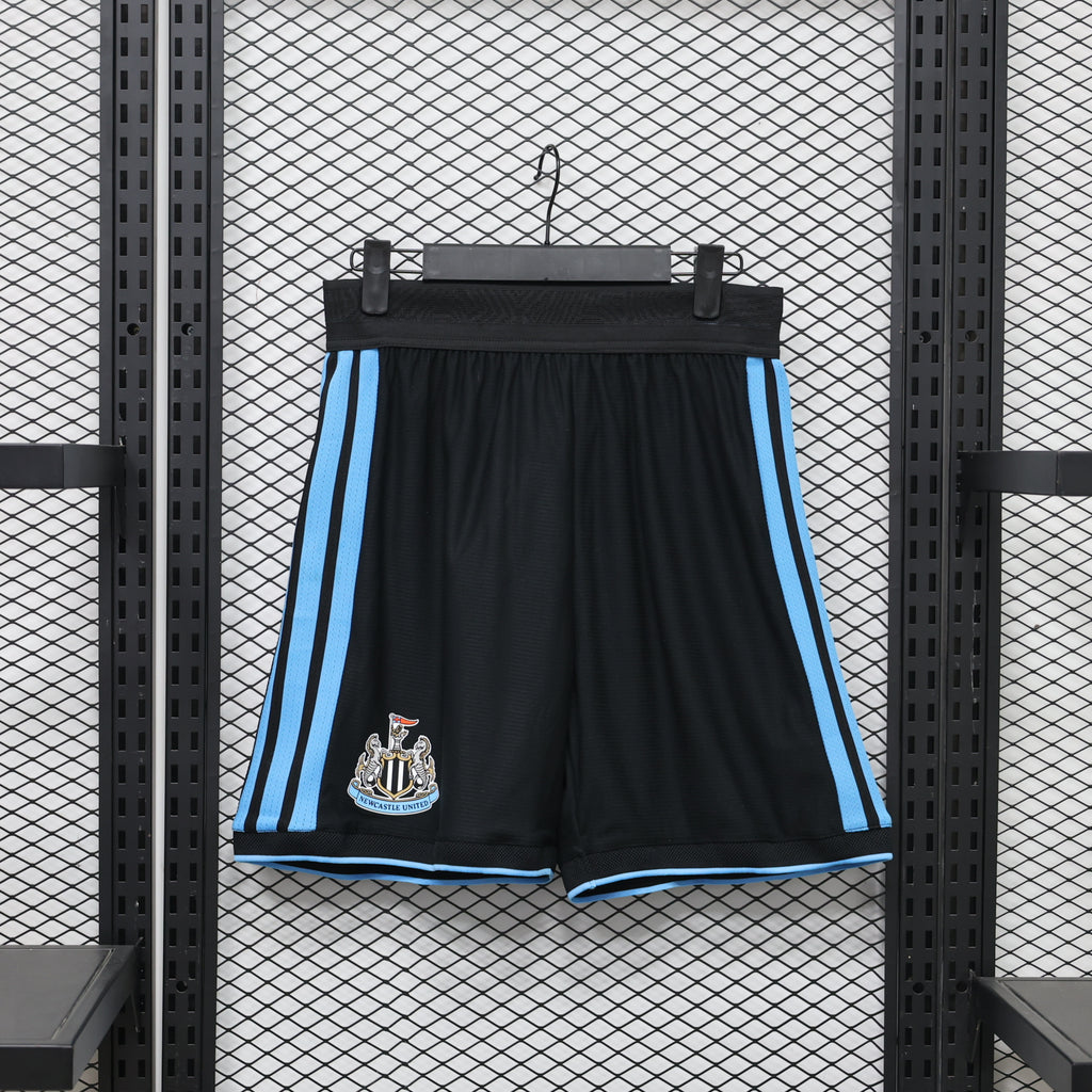 Short Oficial de Equipación – Newcastle United (Temporada 2026/27)