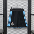 Short Oficial de Equipación – Newcastle United (Temporada 2026/27)