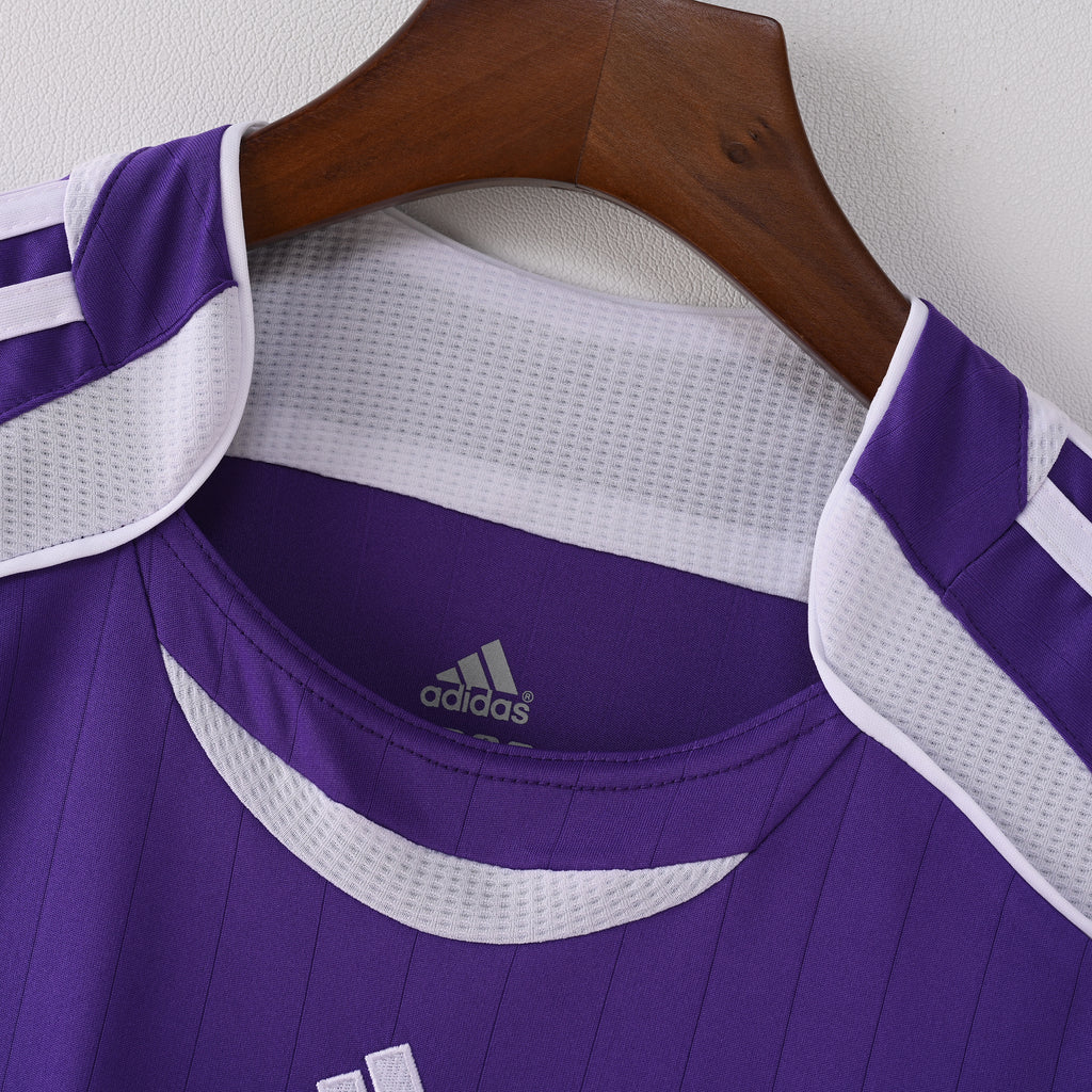 Camiseta Icónica Real Madrid Temporada 2006/2007 (Visitante o Alternativa)