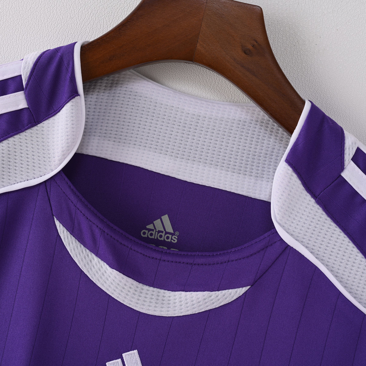 Camiseta Icónica Real Madrid Temporada 2006/2007 (Visitante o Alternativa)