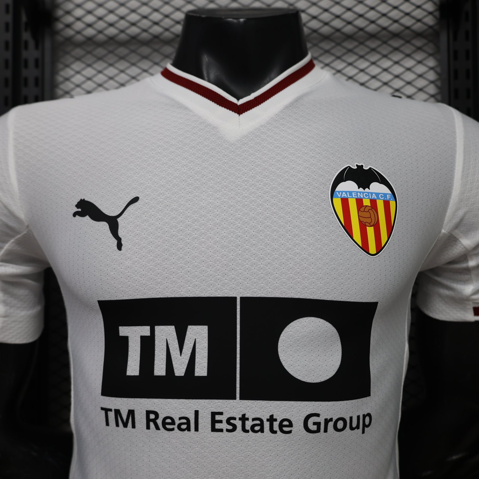 Valencia CF de la temporada 2024/2025 firmada por Puma