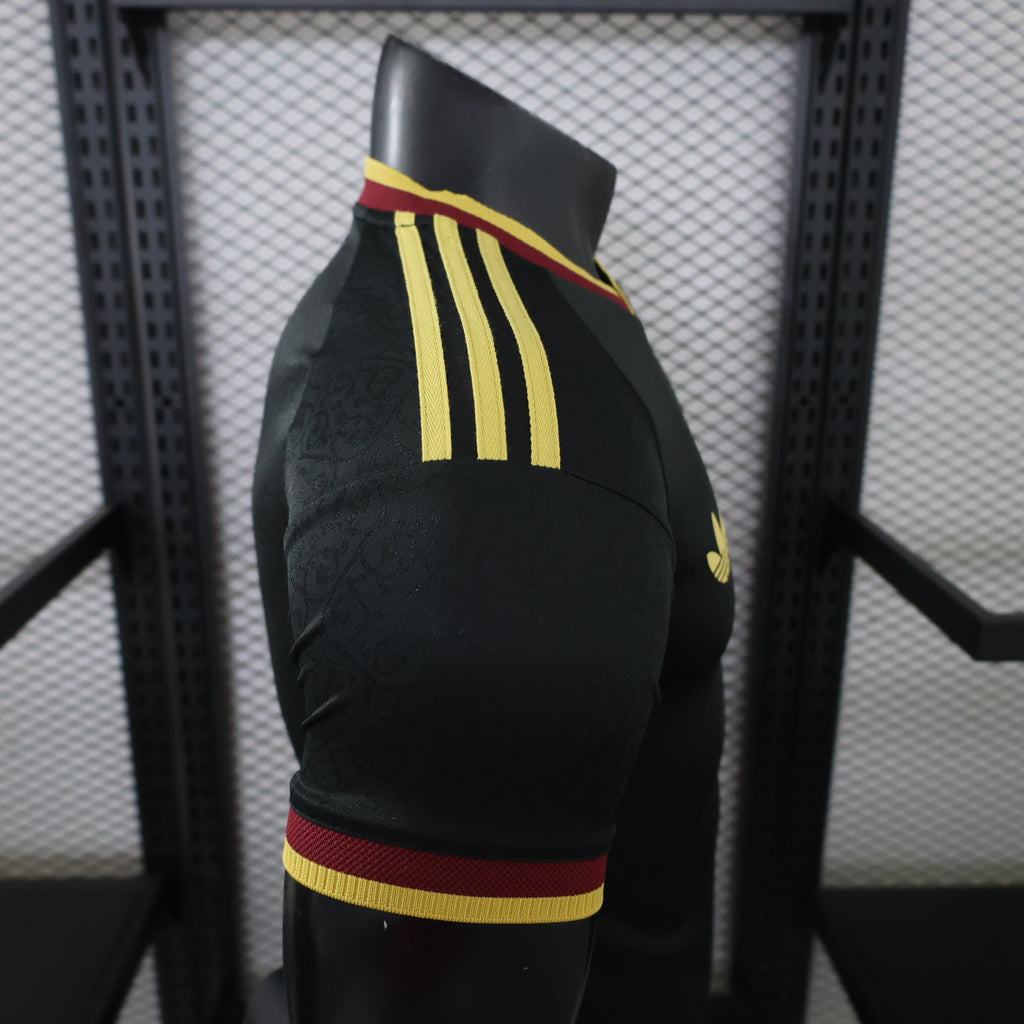 Presume de la segunda equipación / camiseta retro de la Selección Española de Adidas