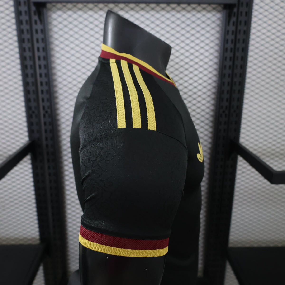 Presume de la segunda equipación / camiseta retro de la Selección Española de Adidas