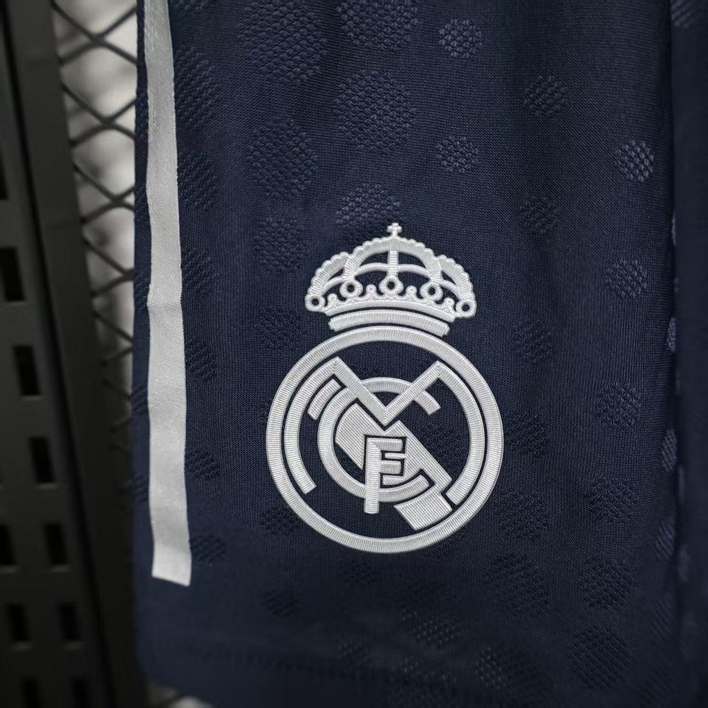 Short Oficial de Equipación – Real Madrid (Temporada 2026/27)