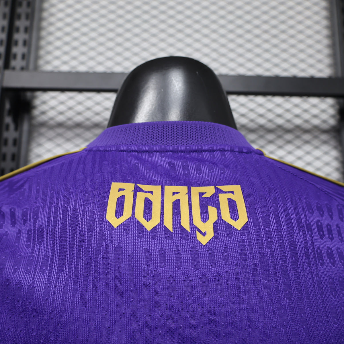 FC Barcelona x Kobe Bryant en color morado y detalles dorados (Temporada actual)