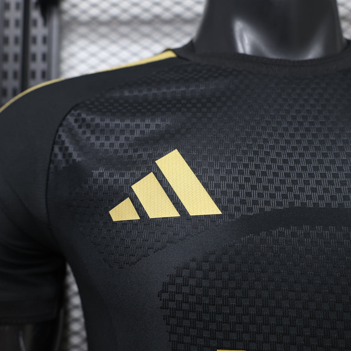 Camiseta Juventus Visitante 2023/2024 - Edición Especial Negrita / Dorada