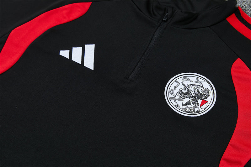 Conjunto AJAX equipación de  entrenamiento. Temporada 23/24