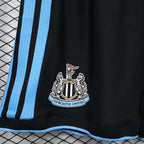 Short Oficial de Equipación – Newcastle United (Temporada 2026/27)