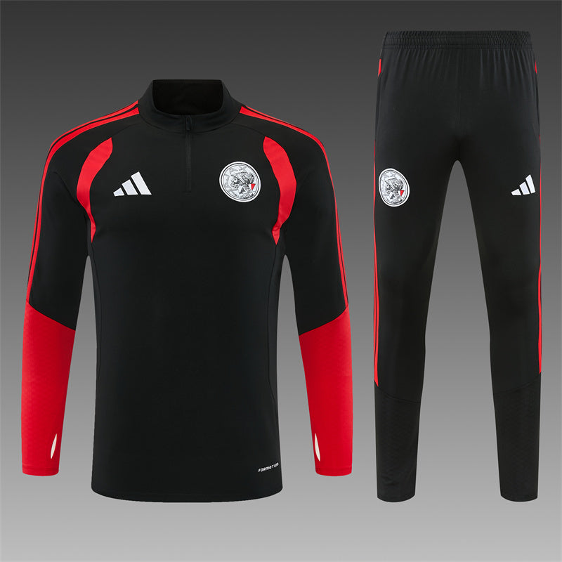 Conjunto AJAX equipación de  entrenamiento. Temporada 23/24