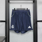 Short Oficial de Equipación – Real Madrid (Temporada 2026/27)