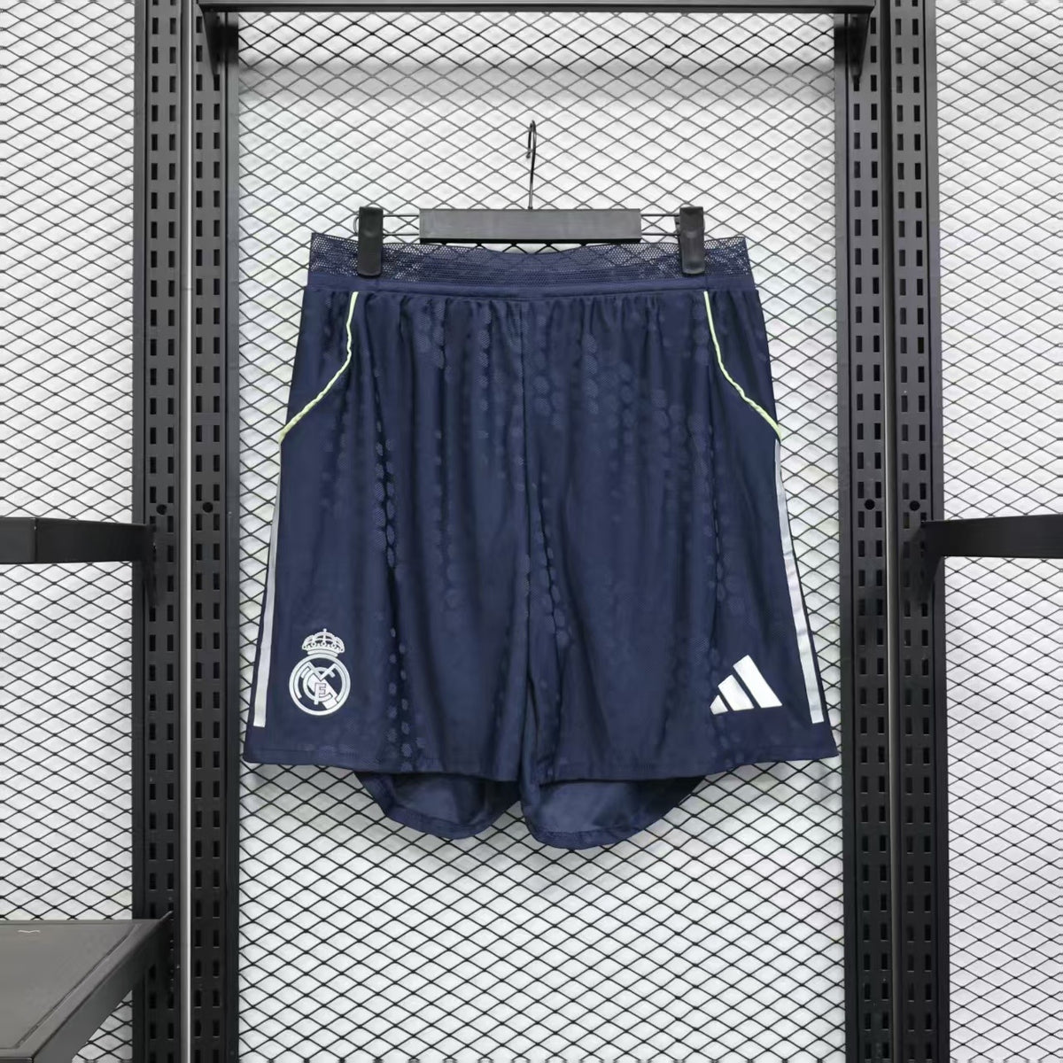Short Oficial de Equipación – Real Madrid (Temporada 2026/27)