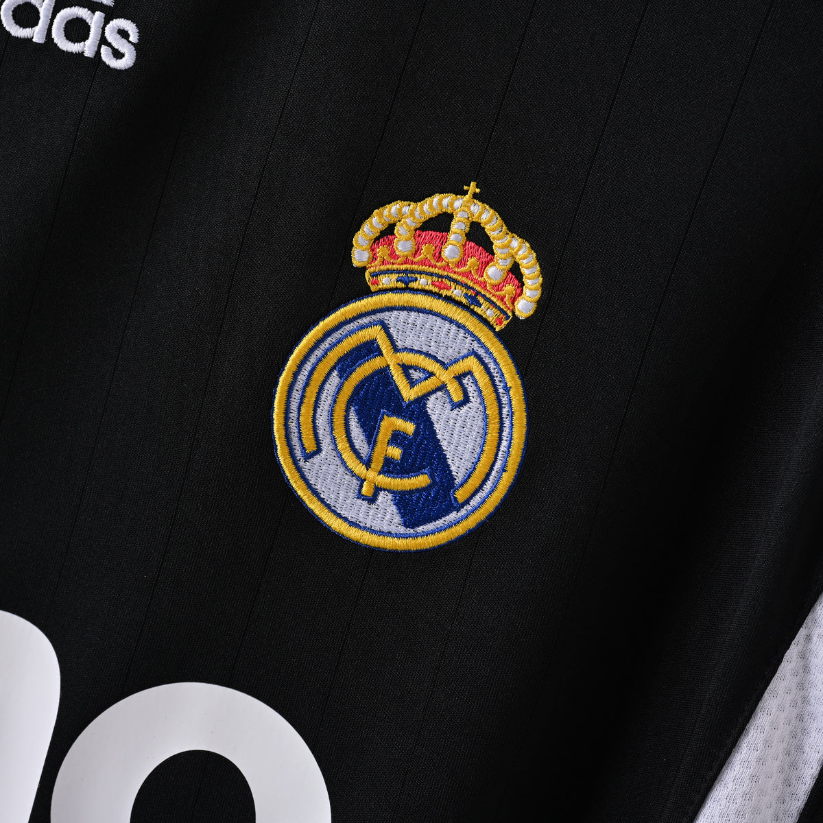 Camiseta Icónica Real Madrid Temporada 2006/2007 (Visitante o Alternativa)