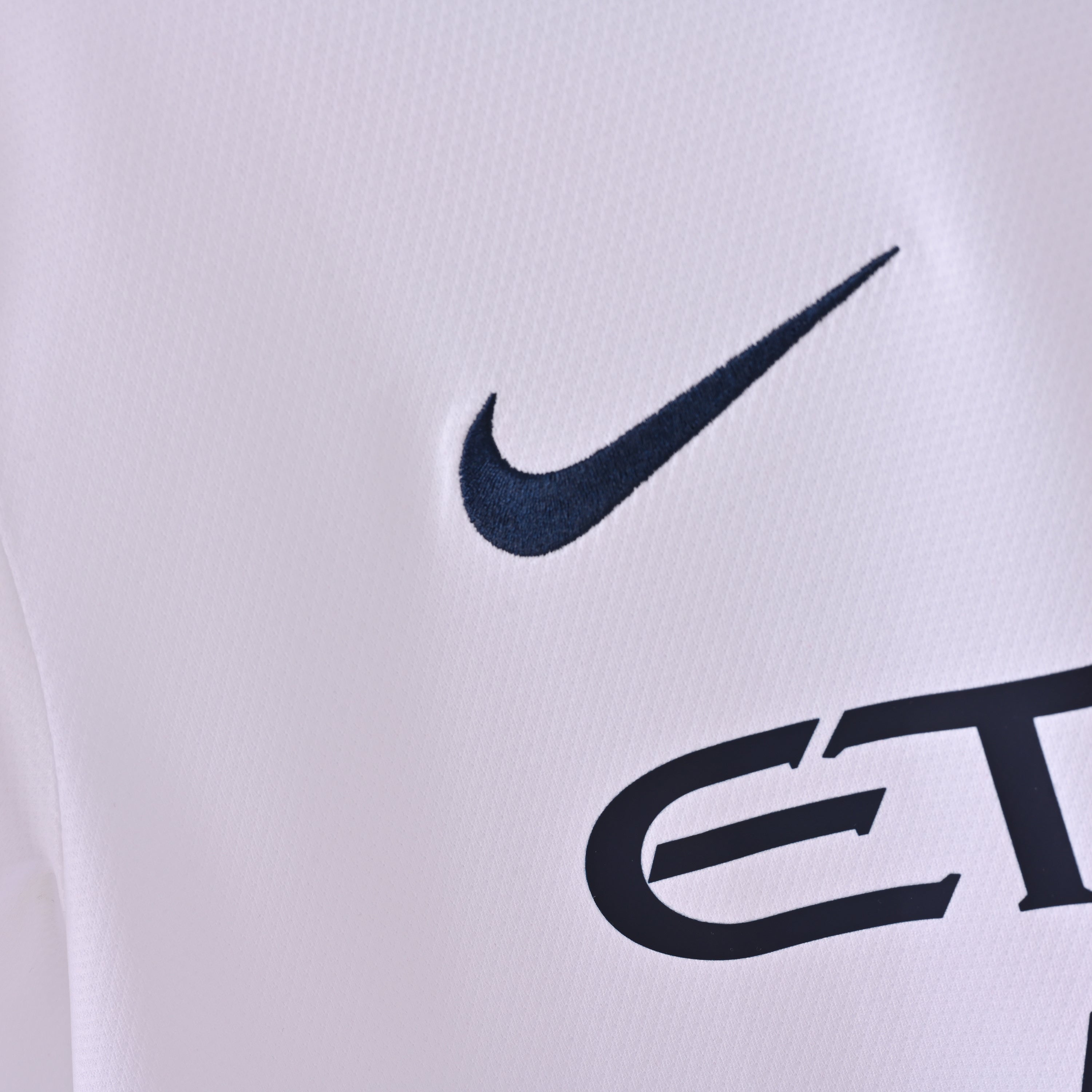 Camiseta Icónica Manchester City Temporada 2011/2012 (Visitante o Alternativa)