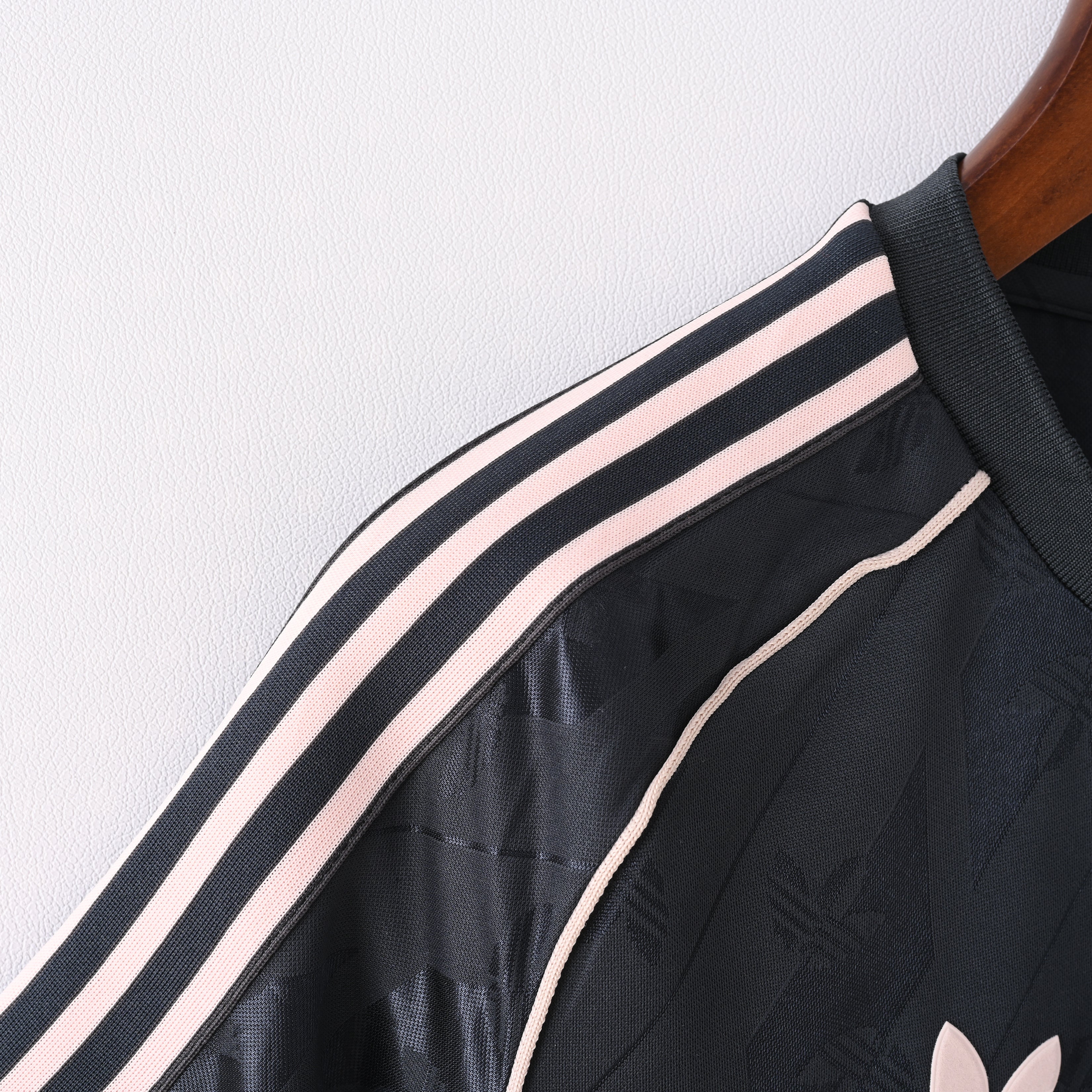 Camiseta Icónica Real Madrid Edición Especial Retro / Icon Collection
