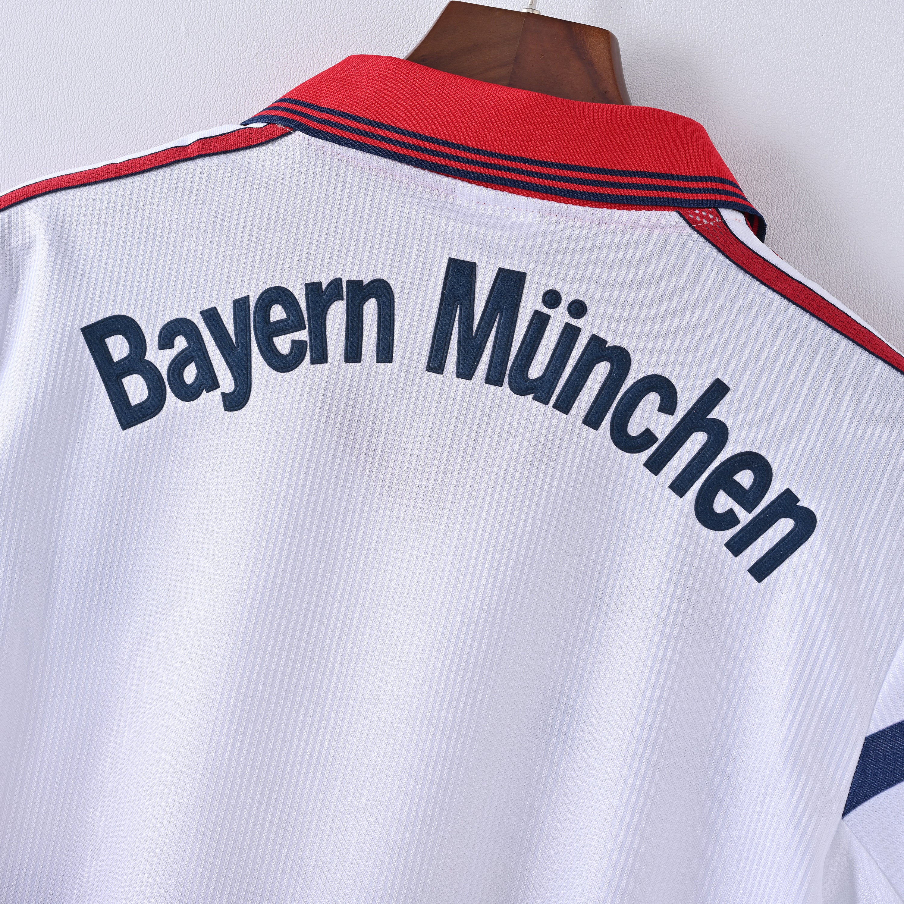 Camiseta Icónica Bayern de Múnich Temporada 1995/1997 (Visitante o Alternativa)