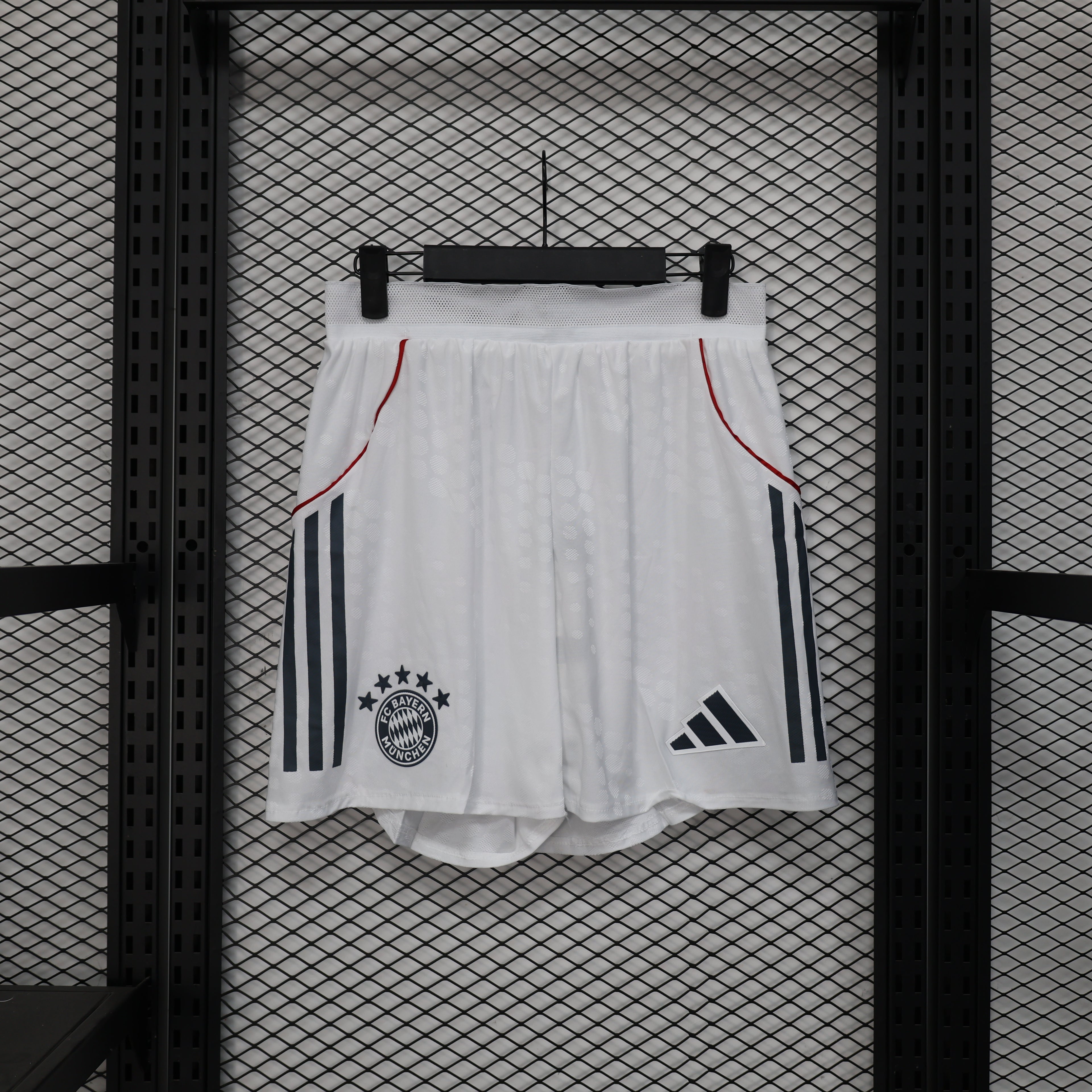 Short Oficial de Equipación – Bayern de Múnich (Temporada 2026/27)