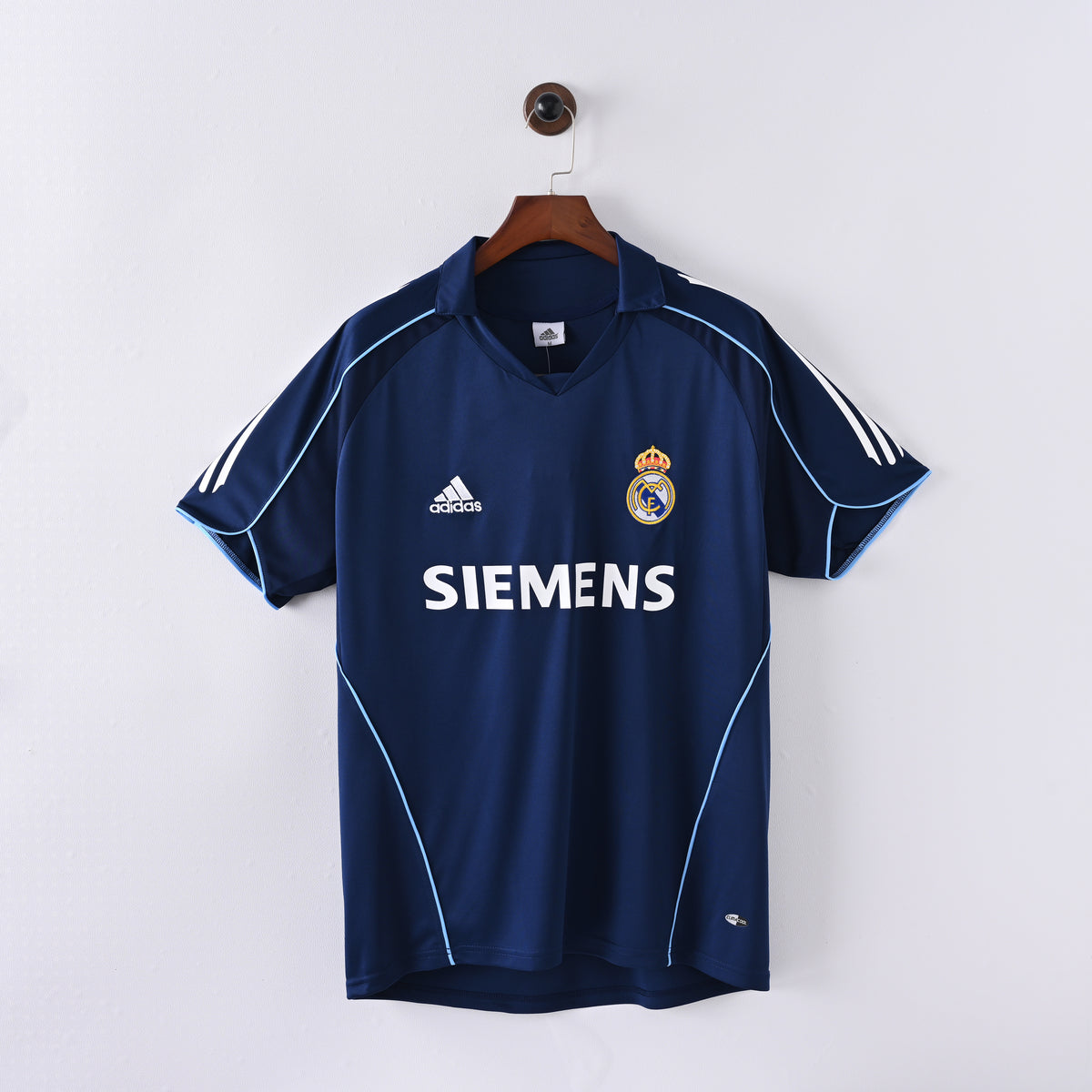 Camiseta Icónica Real Madrid Temporada 2003/2004 (Visitante o Alternativa)