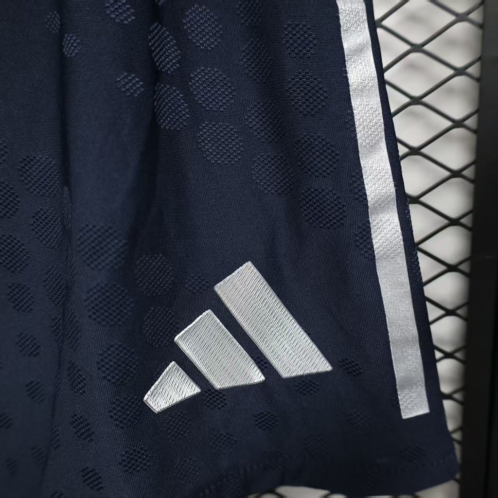 Short Oficial de Equipación – Real Madrid (Temporada 2026/27)