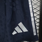 Short Oficial de Equipación – Real Madrid (Temporada 2026/27)