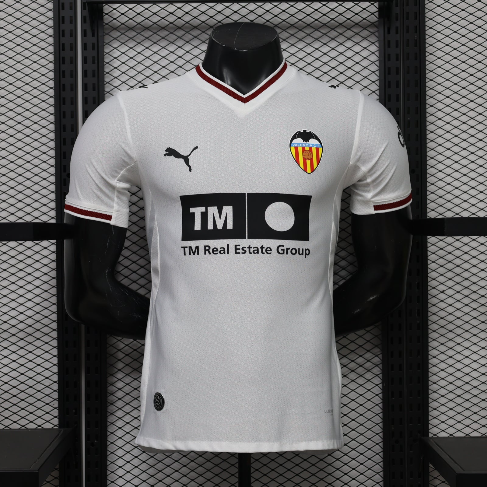 Valencia CF de la temporada 2024/2025 firmada por Puma
