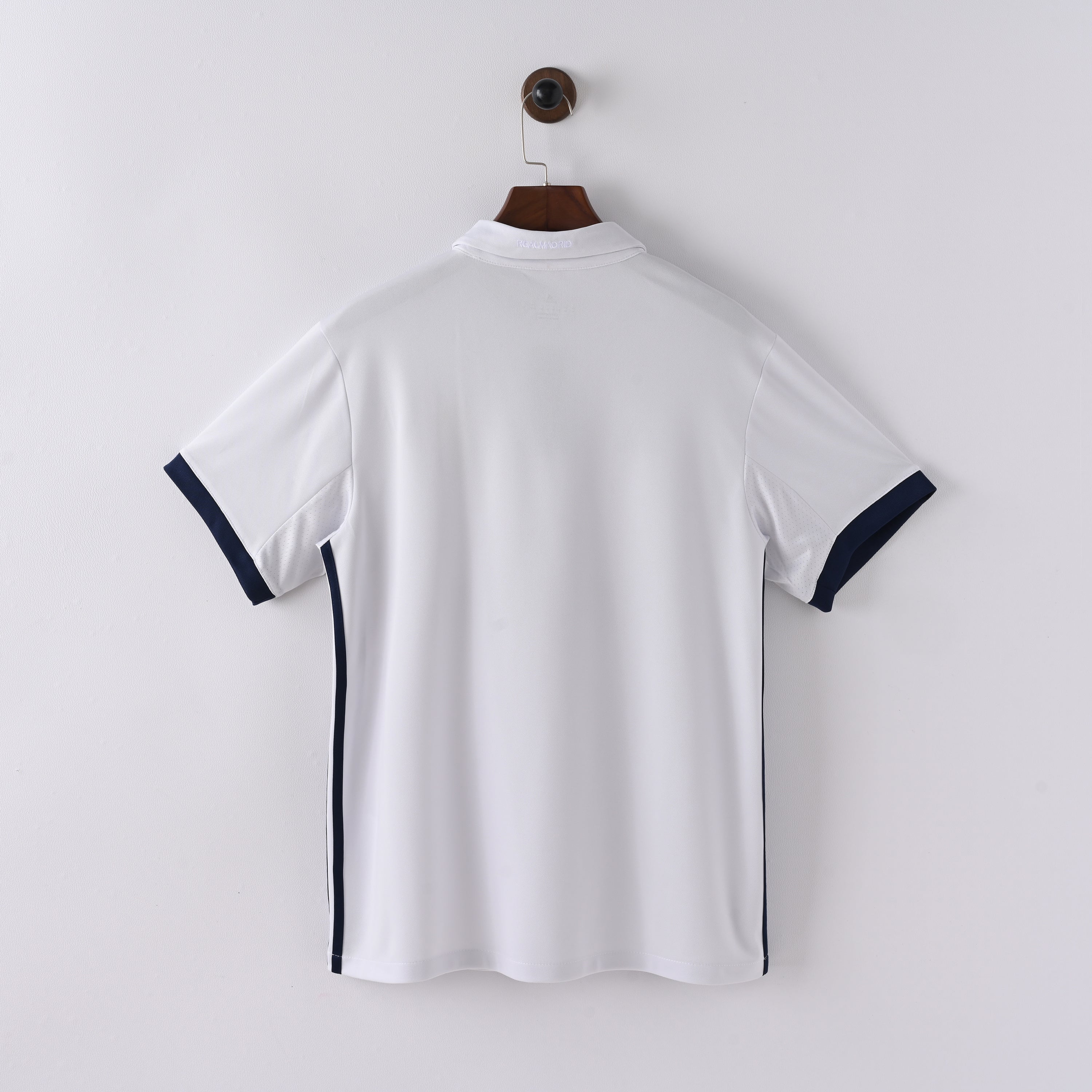 Camiseta Icónica Real Madrid Temporada 2016/2017 (Local)