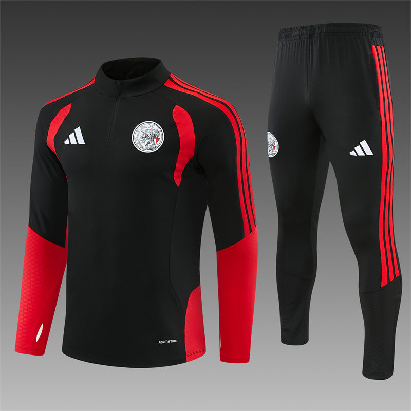 Conjunto AJAX equipación de  entrenamiento. Temporada 23/24