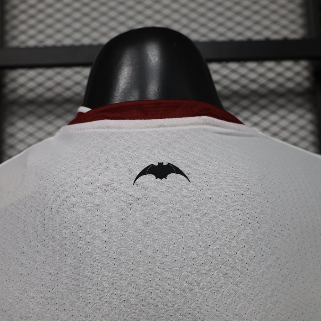 Valencia CF de la temporada 2024/2025 firmada por Puma